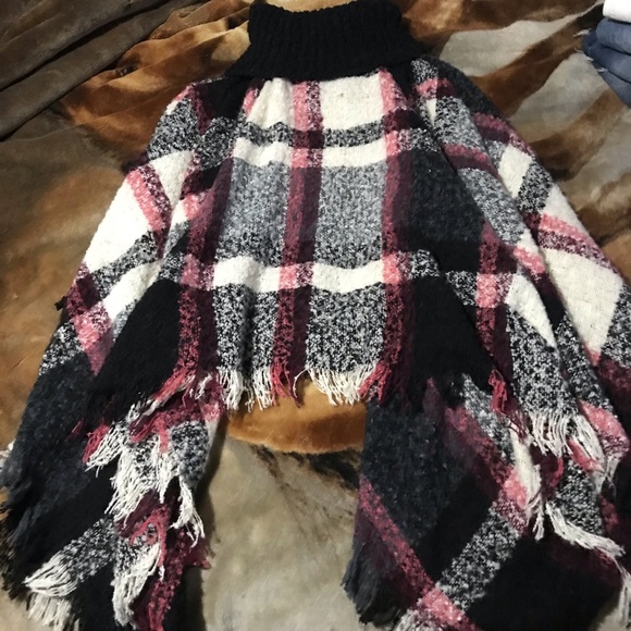 LU❤️NYC Poncho - Picture 1 of 4